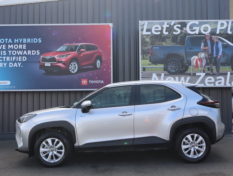 2024 Toyota Yaris Cross GX 1.5P HV ECVT FWD SUV... image 5