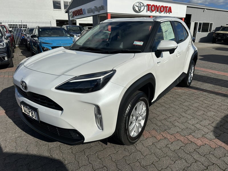 2024 Toyota Yaris Cross GX 1.5P HV ECVT FWD SUV... image 3