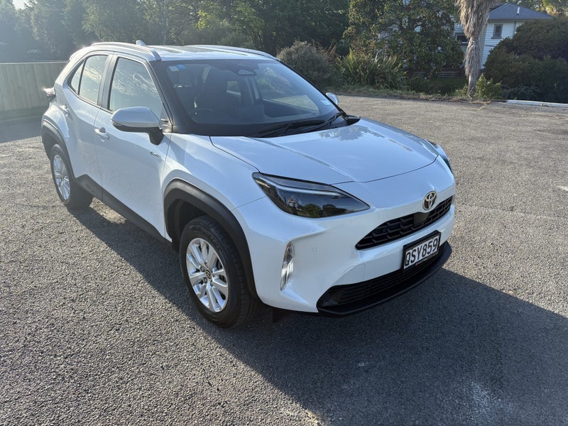 2024 Toyota Yaris Cross GX 1.5P HV ECVT FWD SUV... image 1