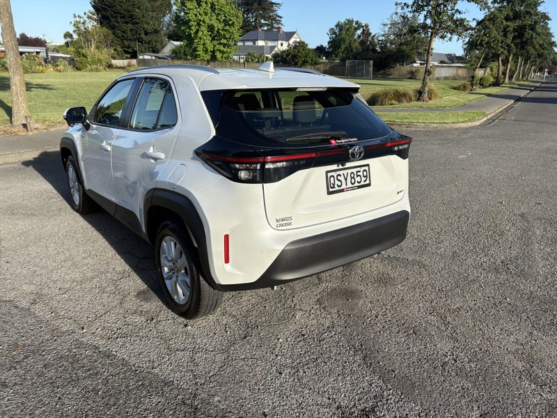 2024 Toyota Yaris Cross GX 1.5P HV ECVT FWD SUV... image 2