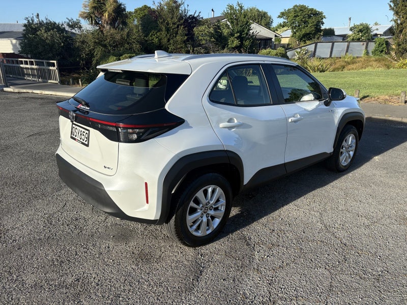 2024 Toyota Yaris Cross GX 1.5P HV ECVT FWD SUV... image 5