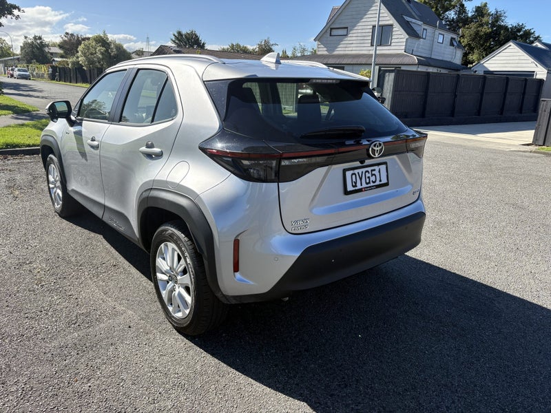 2024 Toyota Yaris Cross GX 1.5P HV ECVT FWD SUV... image 2
