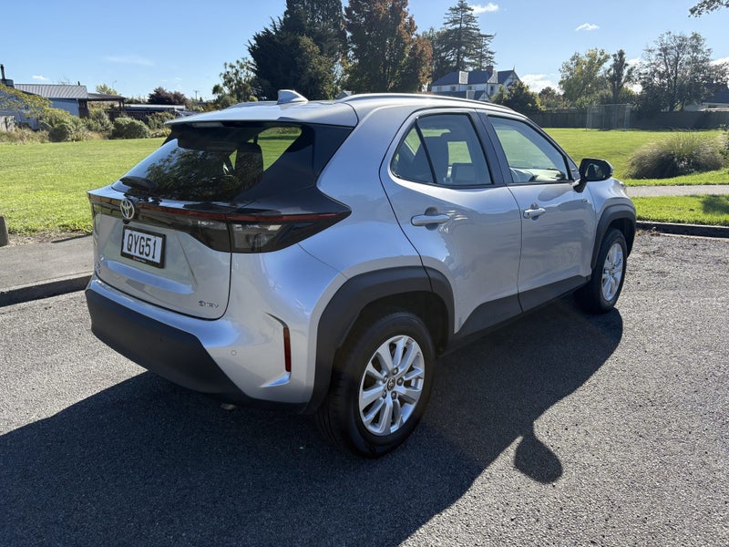 2024 Toyota Yaris Cross GX 1.5P HV ECVT FWD SUV... image 5