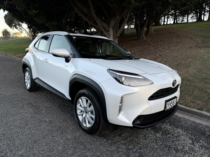 2024 Toyota Yaris Cross GX 1.5P HV ECVT FWD SUV... image 2