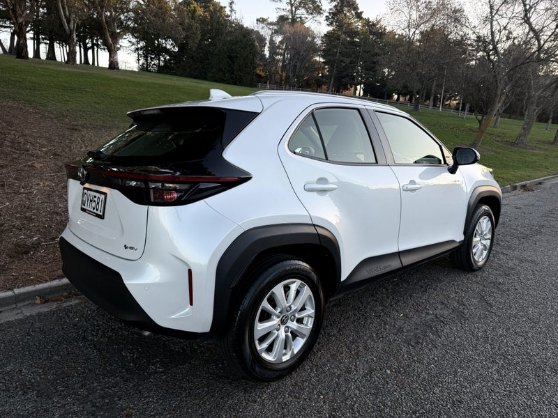 2024 Toyota Yaris Cross GX 1.5P HV ECVT FWD SUV... image 4