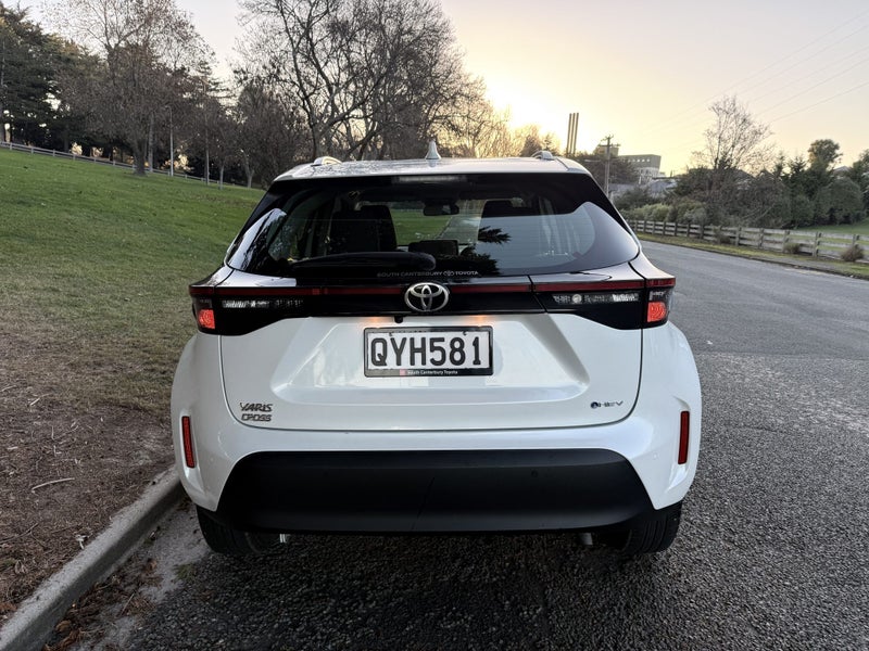 2024 Toyota Yaris Cross GX 1.5P HV ECVT FWD SUV... image 5