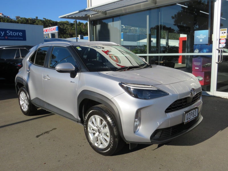 2024 Toyota Yaris Cross GX 1.5P HV ECVT FWD SUV... image 2
