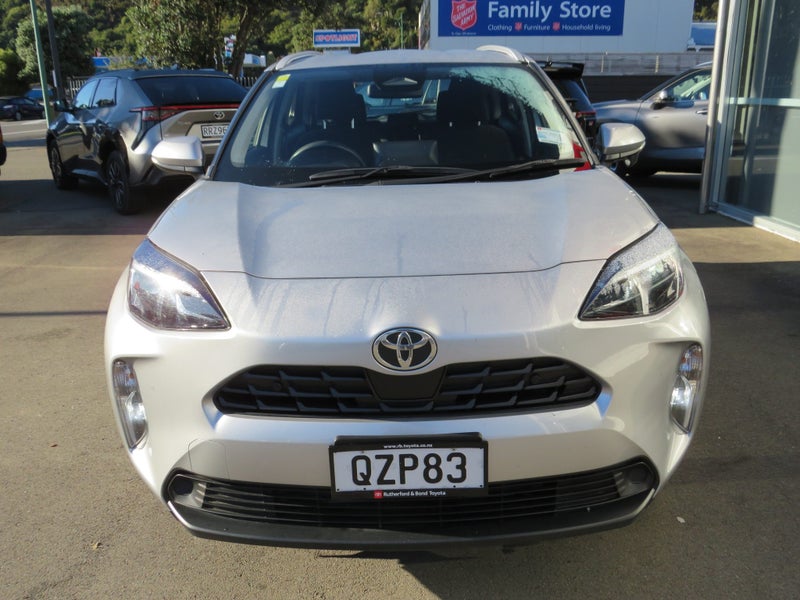 2024 Toyota Yaris Cross GX 1.5P HV ECVT FWD SUV... image 3