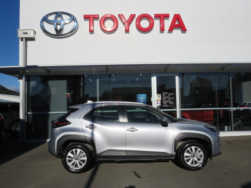 2024 Toyota Yaris Cross GX 1.5P HV ECVT FWD SUV... image 4