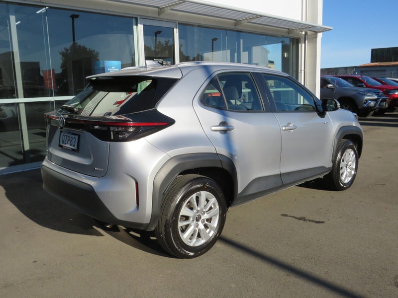 2024 Toyota Yaris Cross GX 1.5P HV ECVT FWD SUV... image 5