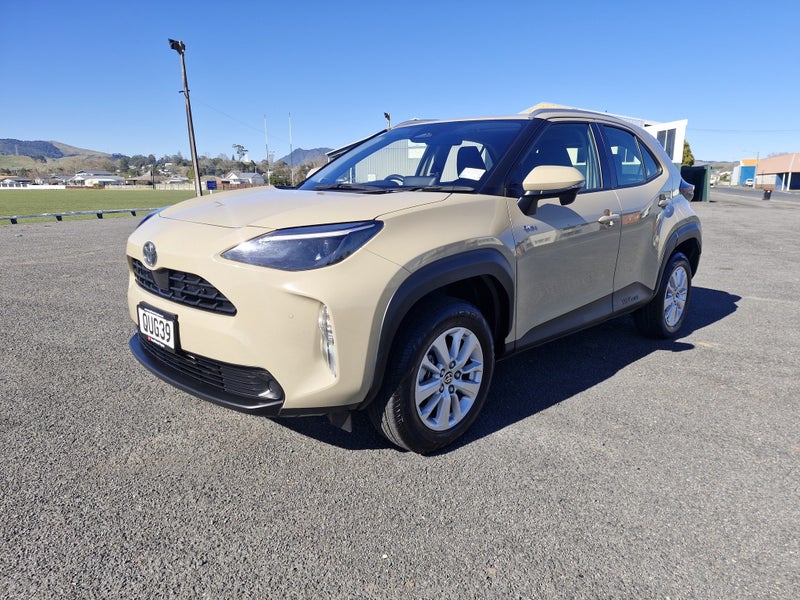2024 Toyota Yaris Cross GX 1.5P HV ECVT FWD SUV... image 2