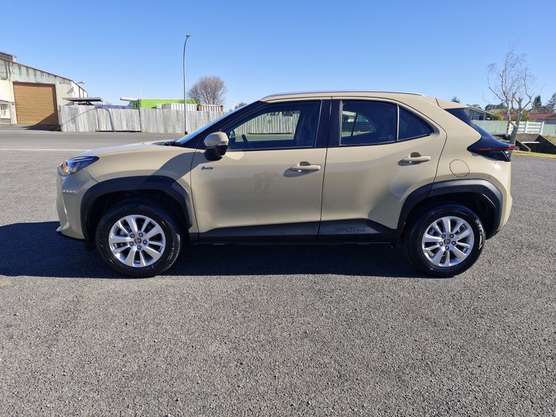 2024 Toyota Yaris Cross GX 1.5P HV ECVT FWD SUV... image 4