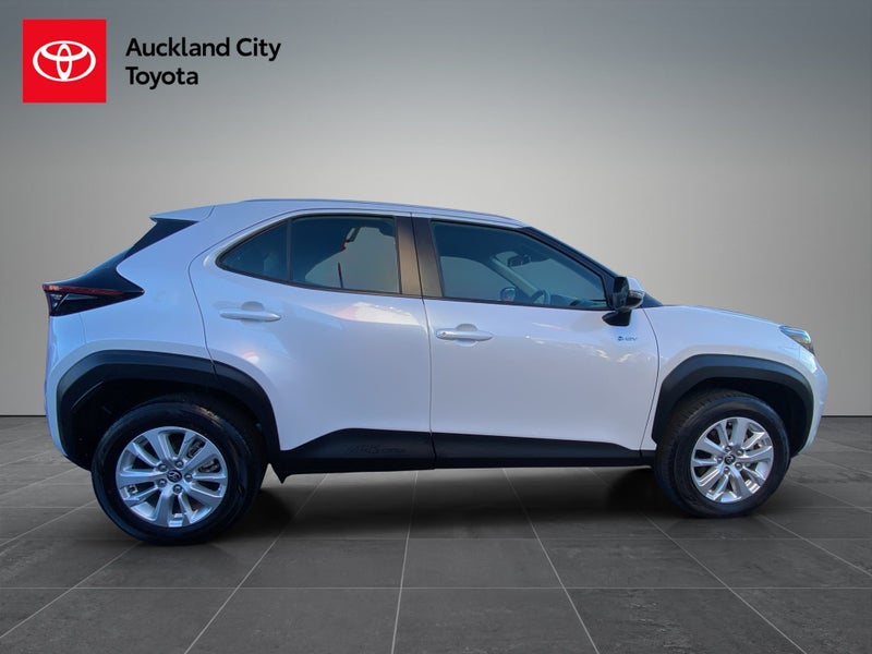 2024 Toyota Yaris Cross GX 1.5P HV ECVT FWD SUV... image 2