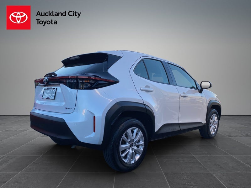 2024 Toyota Yaris Cross GX 1.5P HV ECVT FWD SUV... image 3