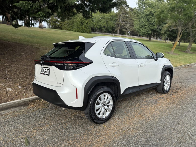 2024 Toyota Yaris Cross GX 1.5P HV ECVT FWD SUV... image 4