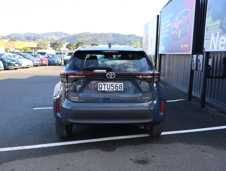 2024 Toyota Yaris Cross GX 1.5P HV ECVT FWD SUV... image 3