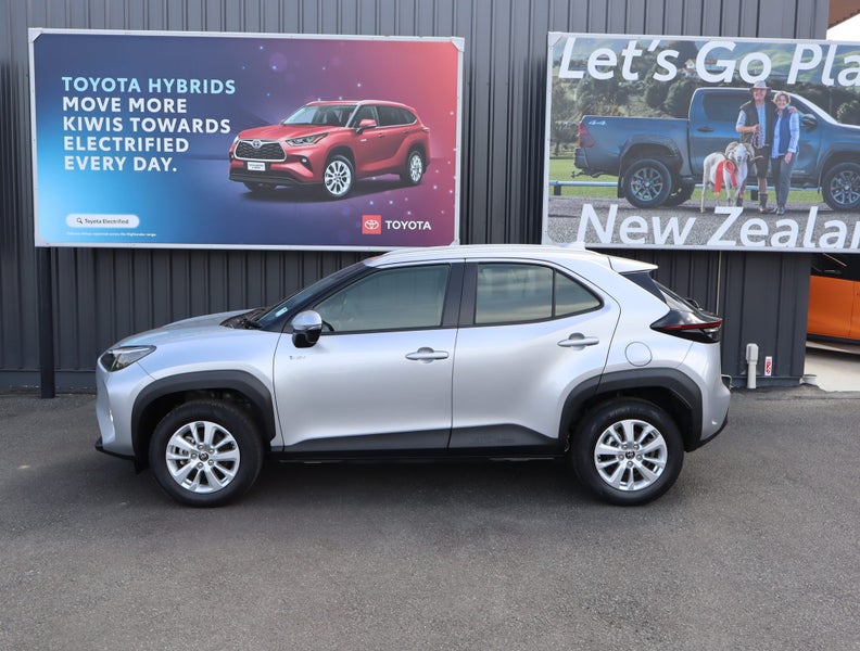 2024 Toyota Yaris Cross GX 1.5P HV ECVT FWD SUV... image 5