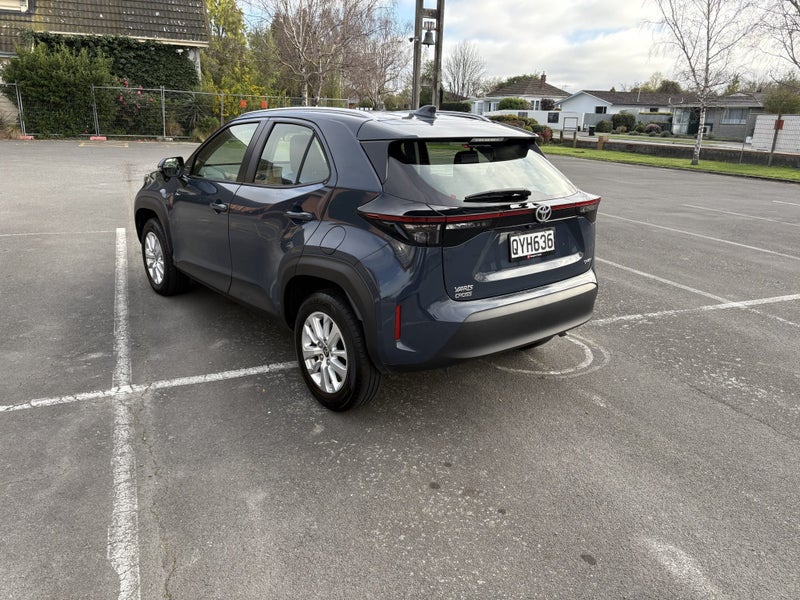 2024 Toyota Yaris Cross GX 1.5P HV ECVT FWD SUV... image 2