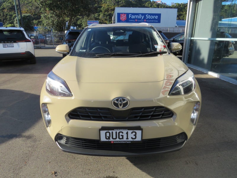 2024 Toyota Yaris Cross GX 1.5P HV ECVT FWD SUV... image 3