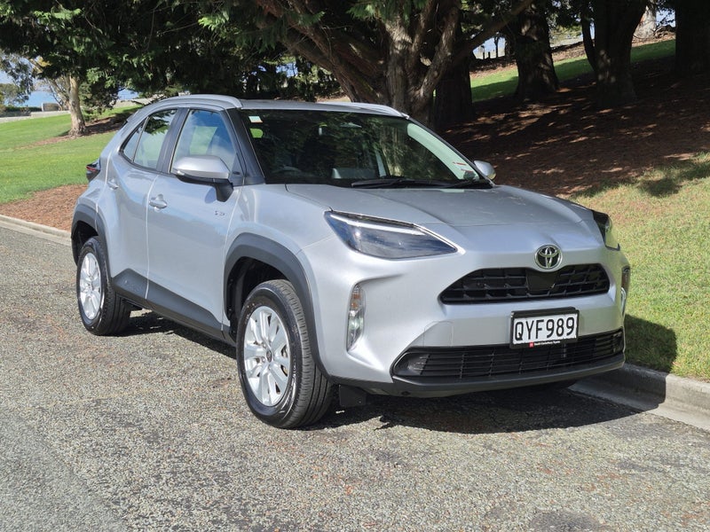 2024 Toyota Yaris Cross GX 1.5P HV ECVT FWD SUV... image 2
