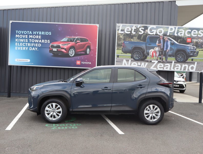 2024 Toyota Yaris Cross GX 1.5P HV ECVT FWD SUV... image 5