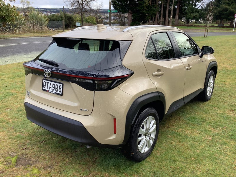 2024 Toyota Yaris Cross GX 1.5P HV ECVT FWD SUV... image 4