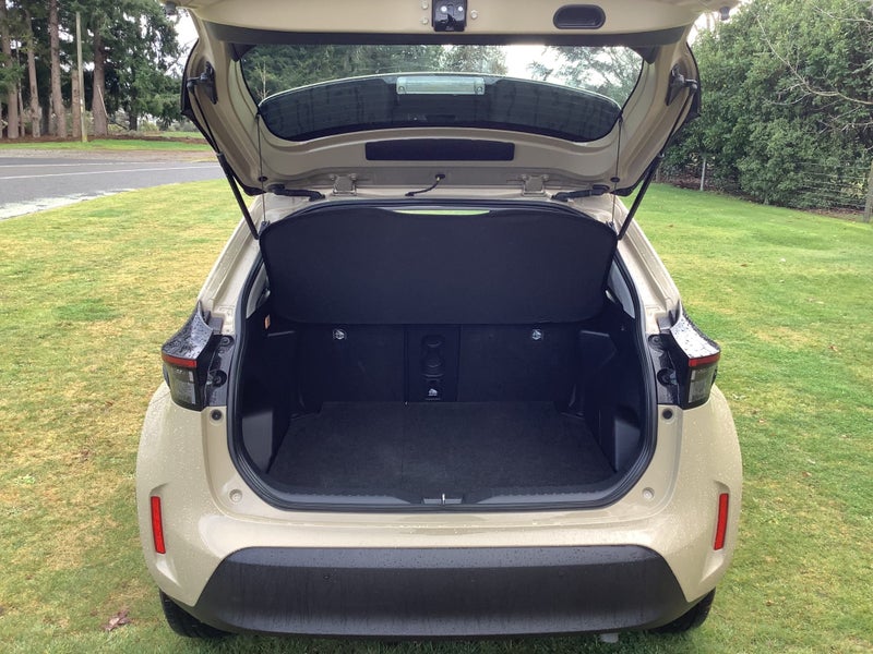 2024 Toyota Yaris Cross GX 1.5P HV ECVT FWD SUV... image 5