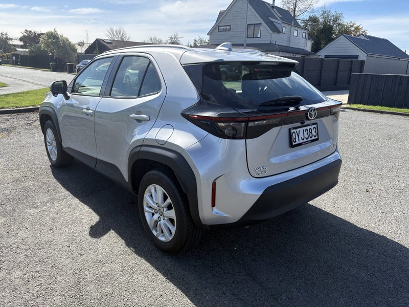 2024 Toyota Yaris Cross GX 1.5P HV ECVT FWD SUV... image 2