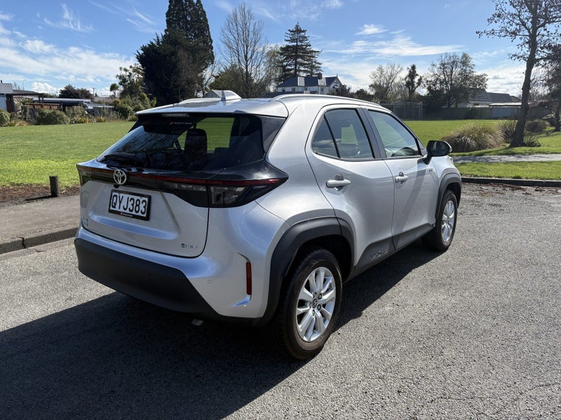 2024 Toyota Yaris Cross GX 1.5P HV ECVT FWD SUV... image 5