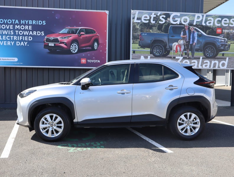 2024 Toyota Yaris Cross GX 1.5P HV ECVT FWD SUV... image 4