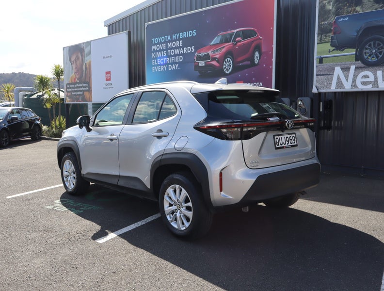 2024 Toyota Yaris Cross GX 1.5P HV ECVT FWD SUV... image 5