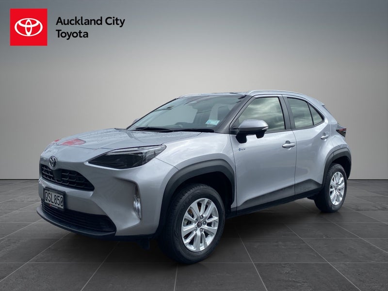 2024 Toyota Yaris Cross GX 1.5P HV ECVT FWD SUV... image 3