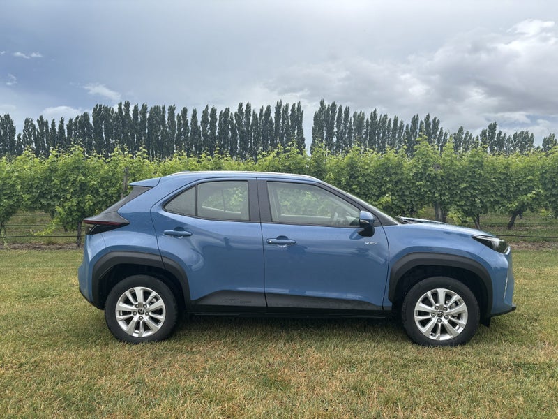 2024 Toyota Yaris Cross GX 1.5P HV ECVT FWD SUV... image 3