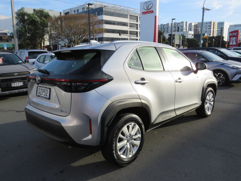 2024 Toyota Yaris Cross GX 1.5P HV ECVT FWD SUV image 4