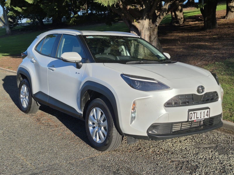 2024 Toyota Yaris Cross GX 1.5P HV ECVT FWD SUV... image 2