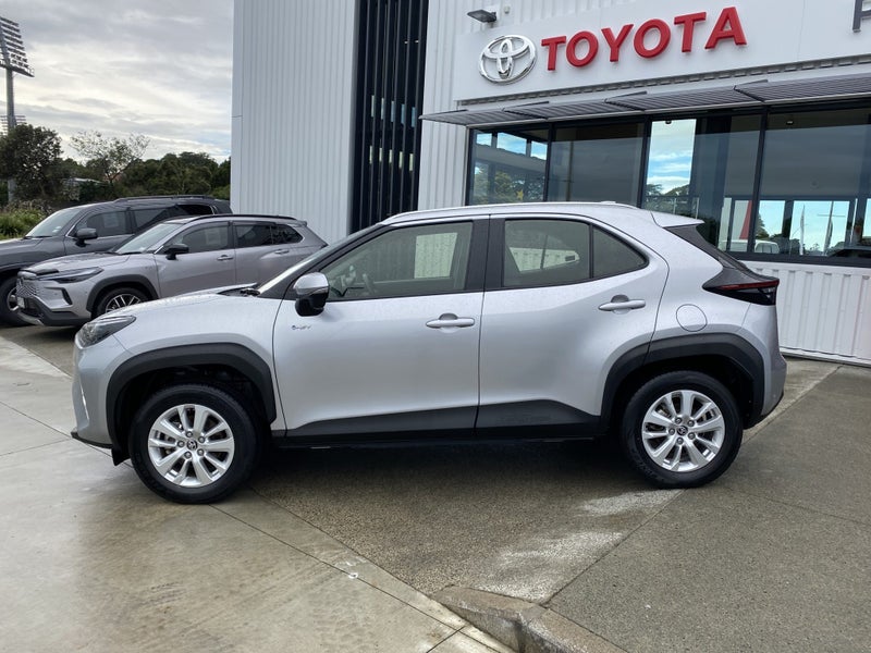 2024 Toyota Yaris Cross GX 1.5P HV ECVT SUV image 2