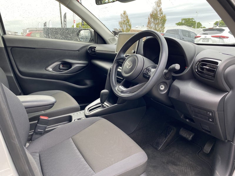 2024 Toyota Yaris Cross GX 1.5P HV ECVT SUV image 5