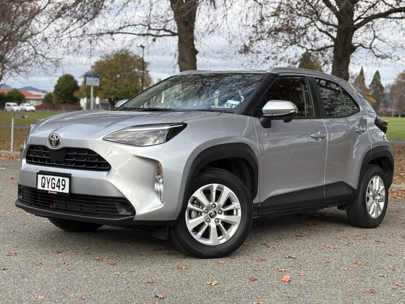 2024 Toyota Yaris Cross GX 1.5P HV FWD SUV image 3