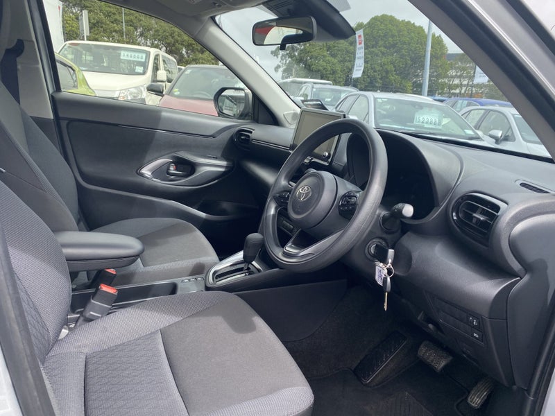 2024 Toyota Yaris Cross GX 1.5P HV SUV image 3