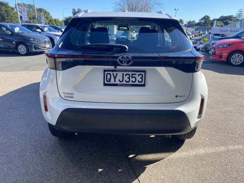 2024 Toyota Yaris Cross GX 1.5P Hybrid 2WD SUV image 3