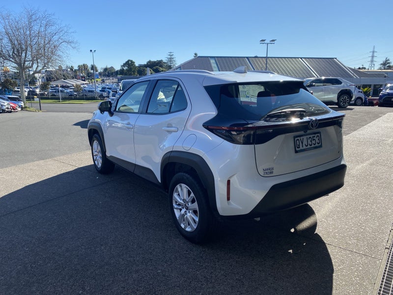 2024 Toyota Yaris Cross GX 1.5P Hybrid 2WD SUV image 4