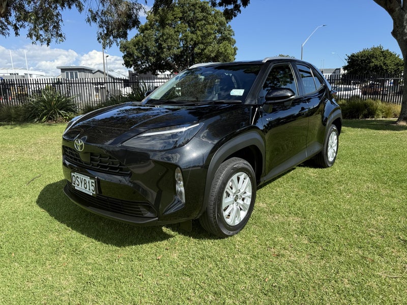 2024 Toyota Yaris Cross GX 1.5P Hybrid AWD Auto... image 3