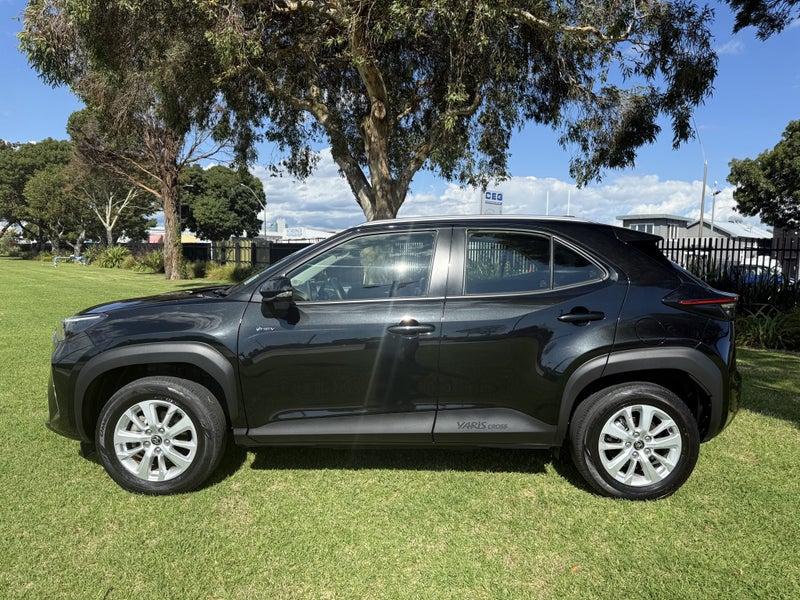2024 Toyota Yaris Cross GX 1.5P Hybrid AWD Auto... image 4
