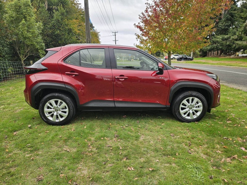 2024 Toyota Yaris Cross GX 1.5P Hybrid Electric... image 4