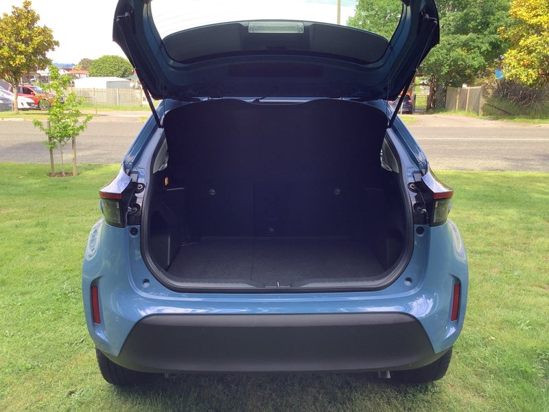 2024 Toyota Yaris Cross GX 1.5P Hybrid Electric... image 5