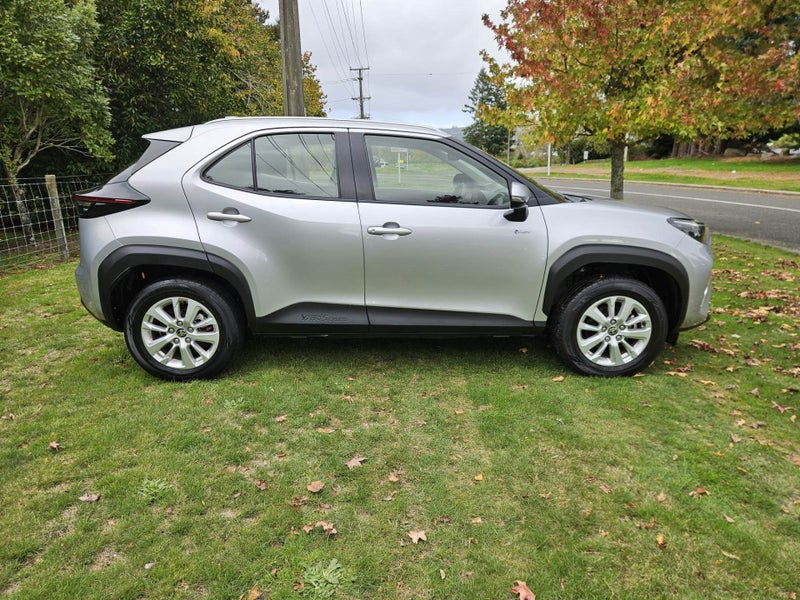 2024 Toyota Yaris Cross GX 1.5P Hybrid Electric... image 4