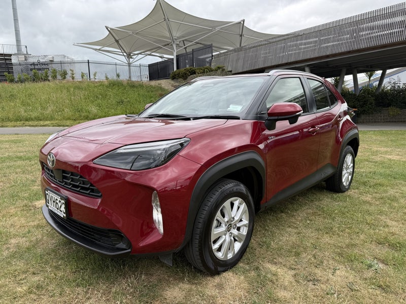 2024 Toyota Yaris Cross GX 1.5P Hybrid FWD Auto... image 3