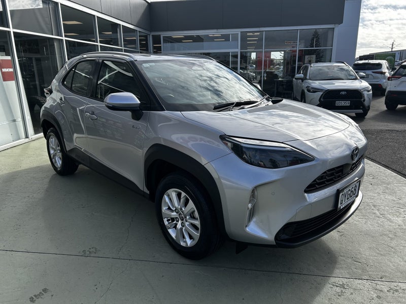 2024 Toyota Yaris Cross GX 1.5P Hybrid FWD Auto... image 3