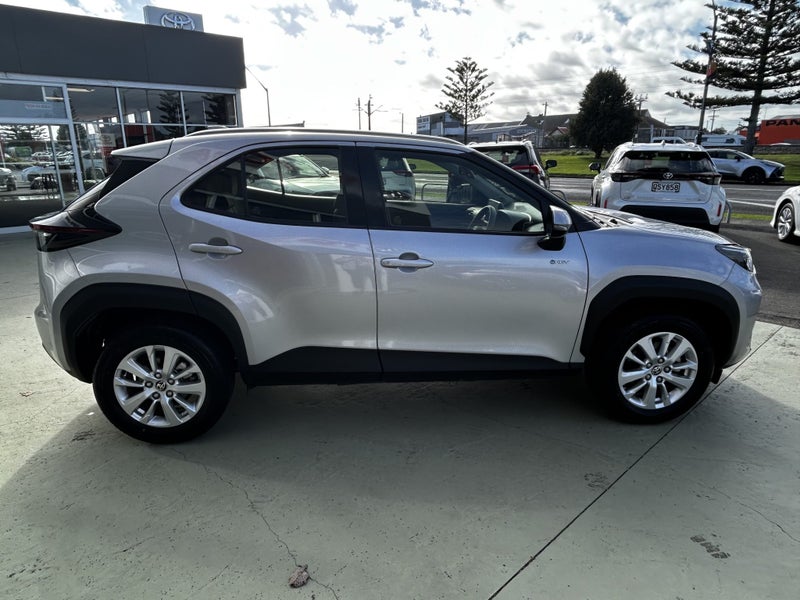 2024 Toyota Yaris Cross GX 1.5P Hybrid FWD Auto... image 5