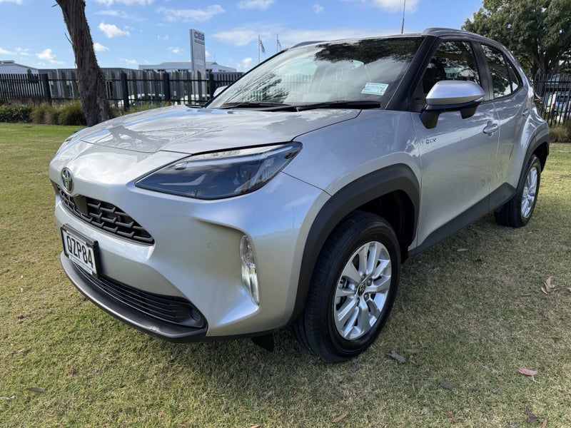 2024 Toyota Yaris Cross GX 1.5P Hybrid FWD Auto... image 3